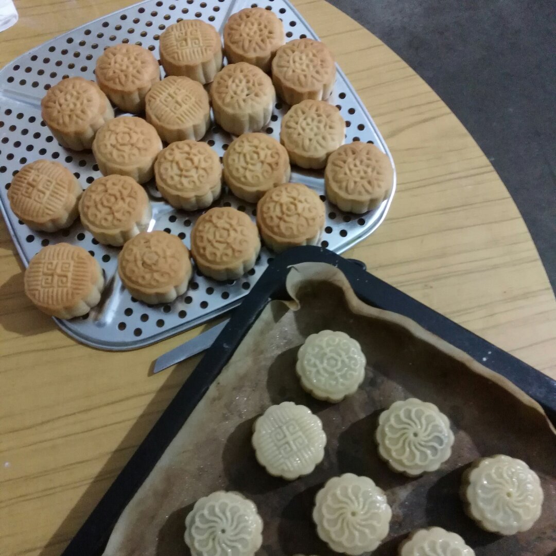 广式月饼—蛋黄冬翅月饼