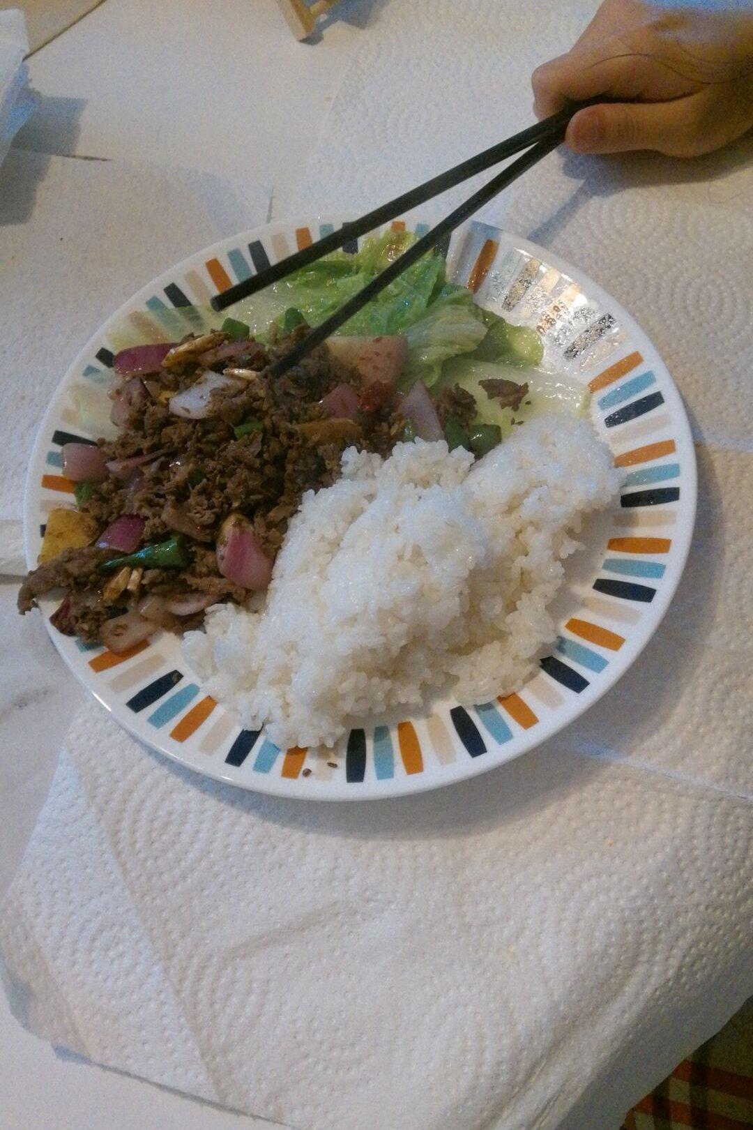 孜然洋葱炒牛肉粒