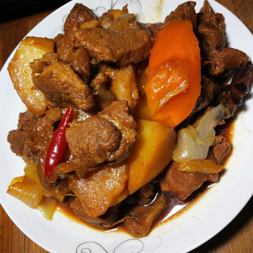 红焖羊肉炖胡萝卜