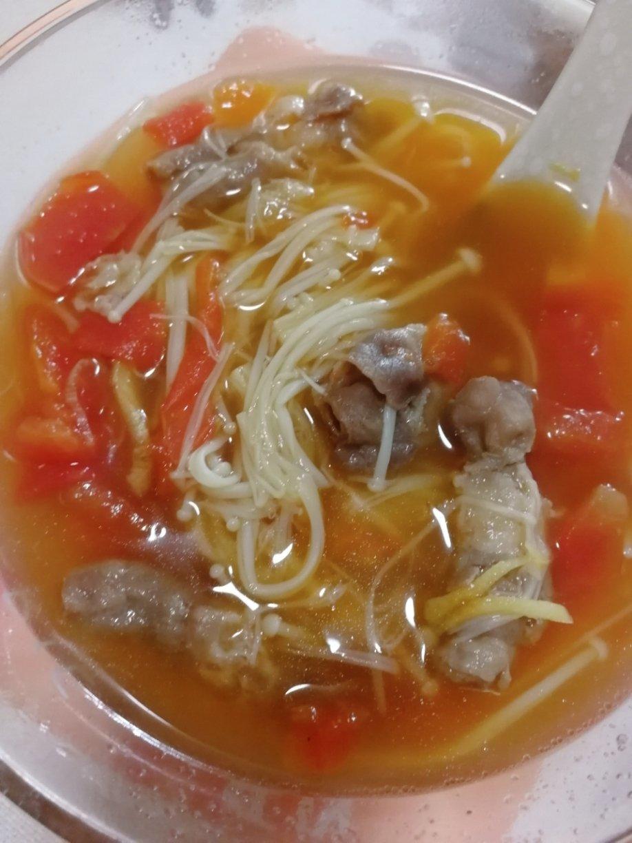 番茄金针菇肥牛锅 鲜到眉毛掉