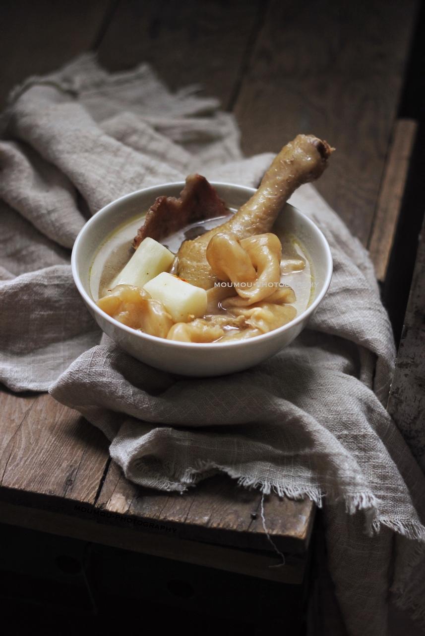 土茯苓淮山花胶鸡汤