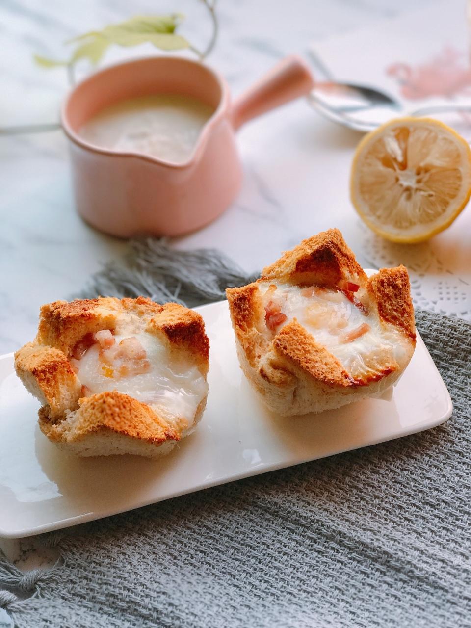 鸡蛋吐司杯盏