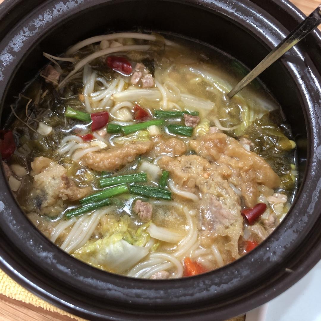 一人吃掉一大锅的小锅米线
