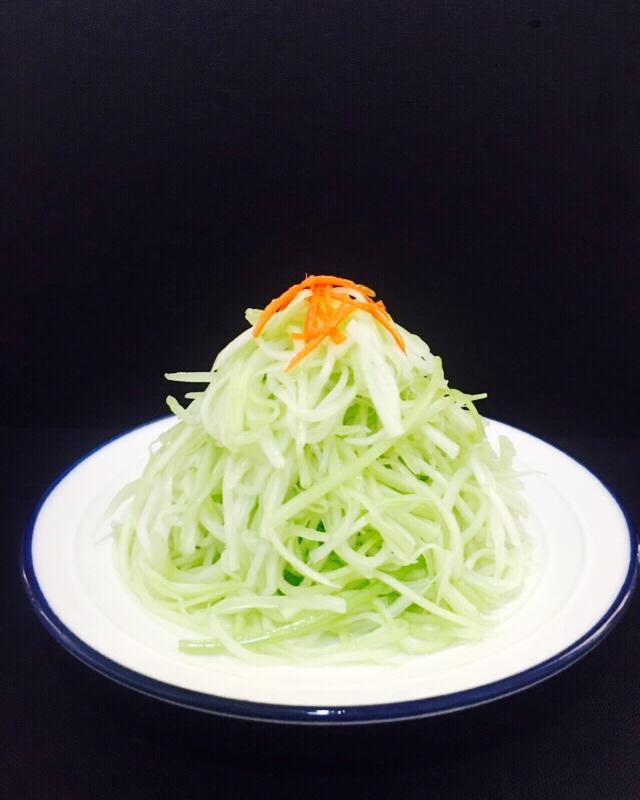 回望廊桥做的凉拌爽口芹菜丝消脂美容降血压