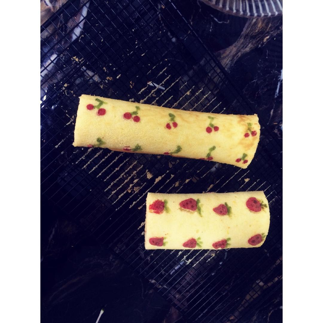 彩绘草莓蛋糕卷