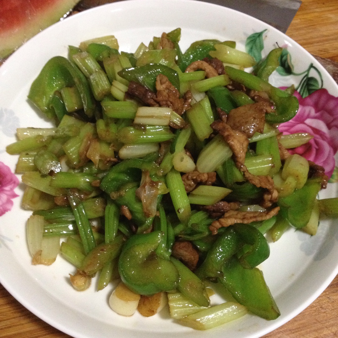 芹菜炒肉