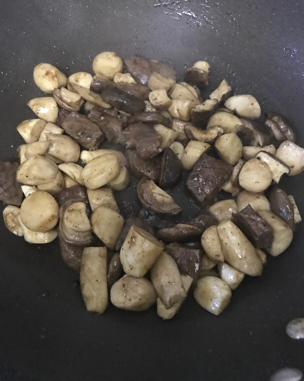 黑椒杏鲍菇牛肉粒