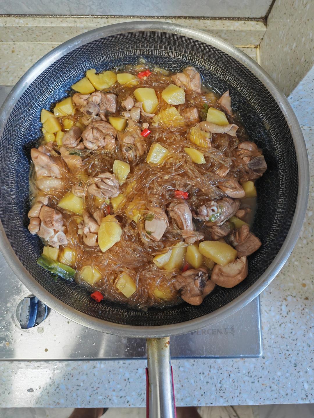 土豆炖鸡块