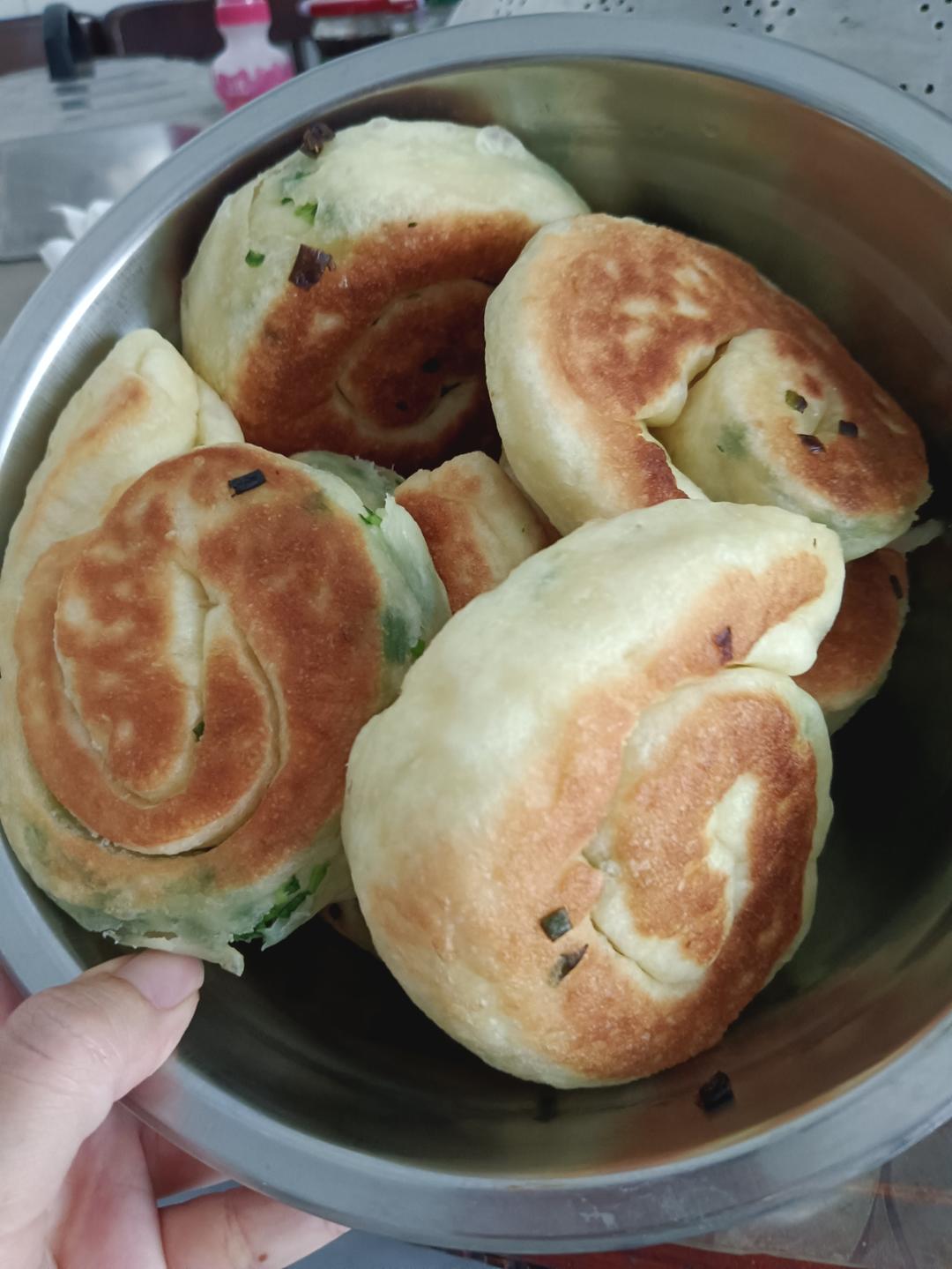 完美复刻早餐店里的葱花饼，好吃超松软！