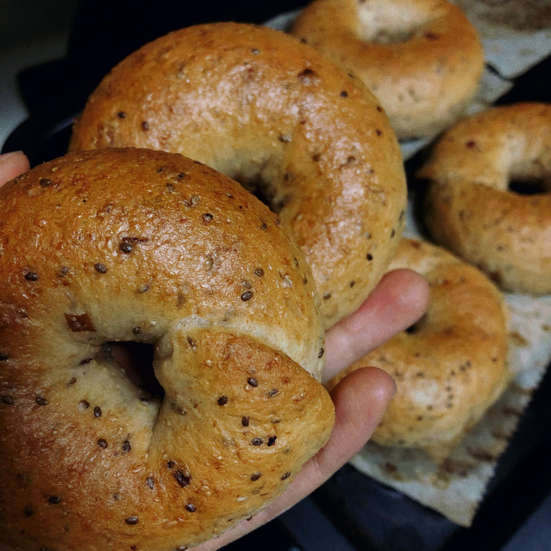 方便快捷低脂饱腹的奇亚籽杂粮面包，方便快捷、无油无蛋奶