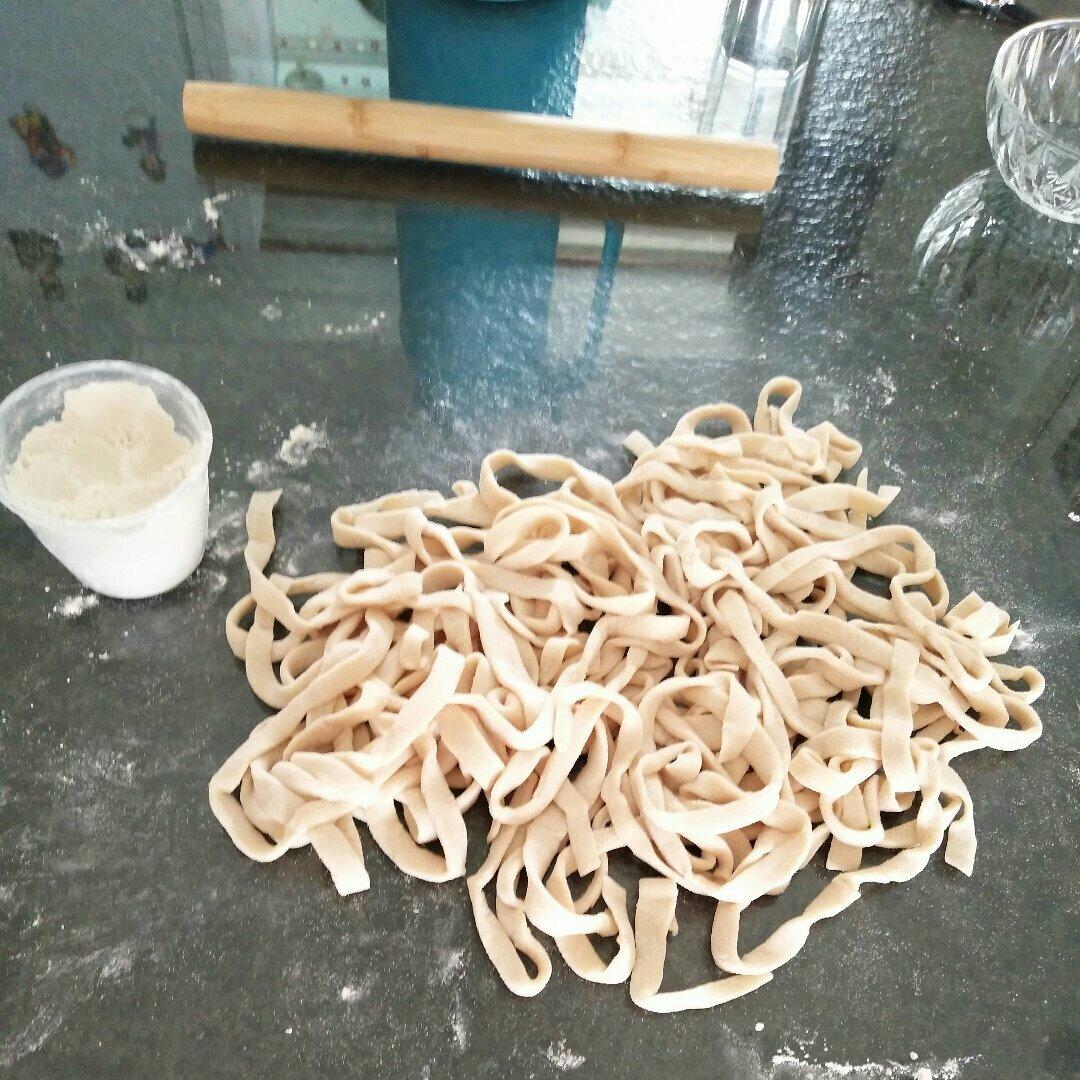 快手纯手工擀面条