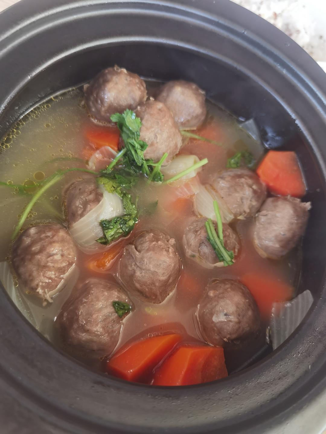 胡萝卜炖牛肉丸