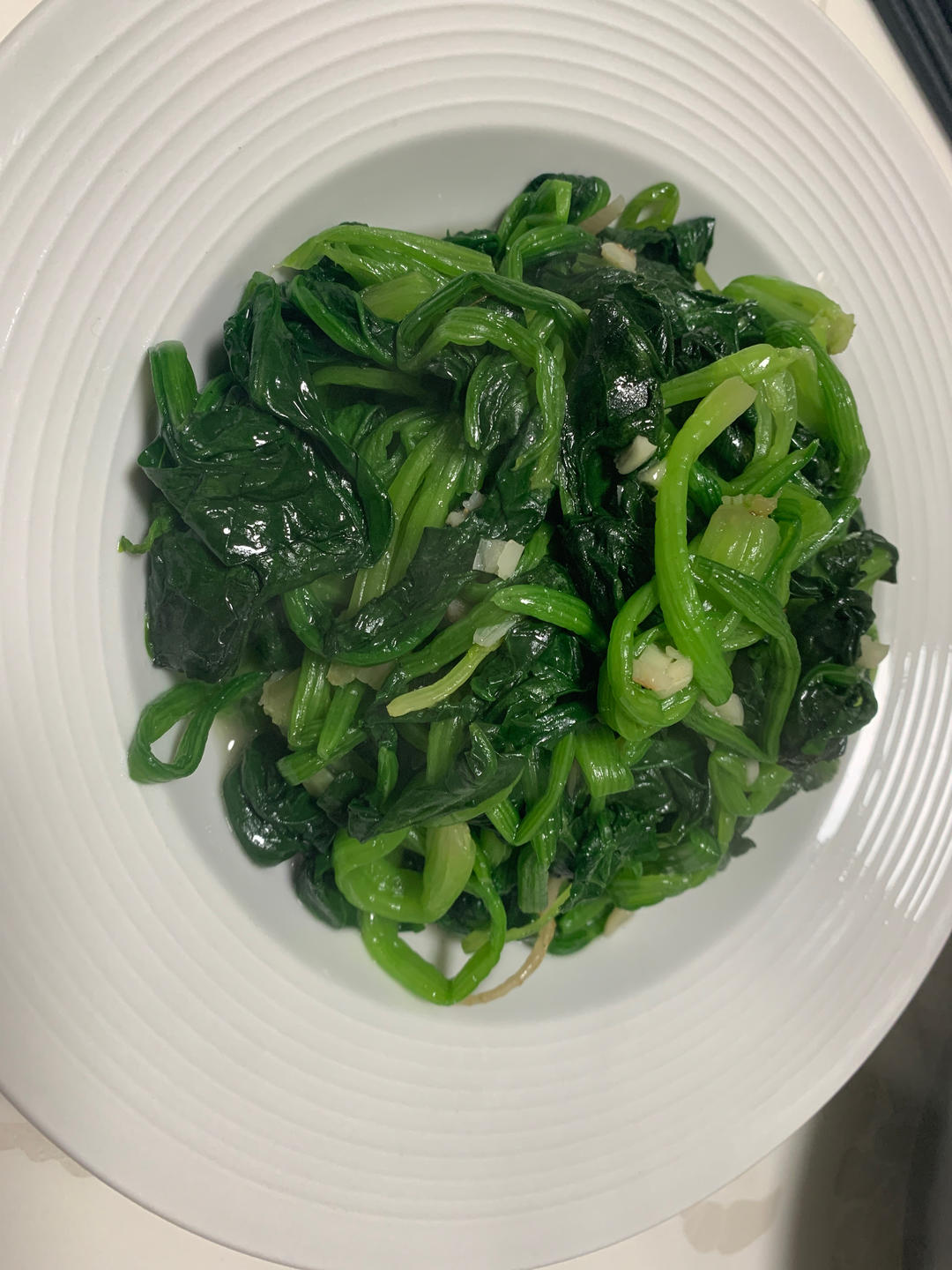 不涩口又嫩的清炒菠菜