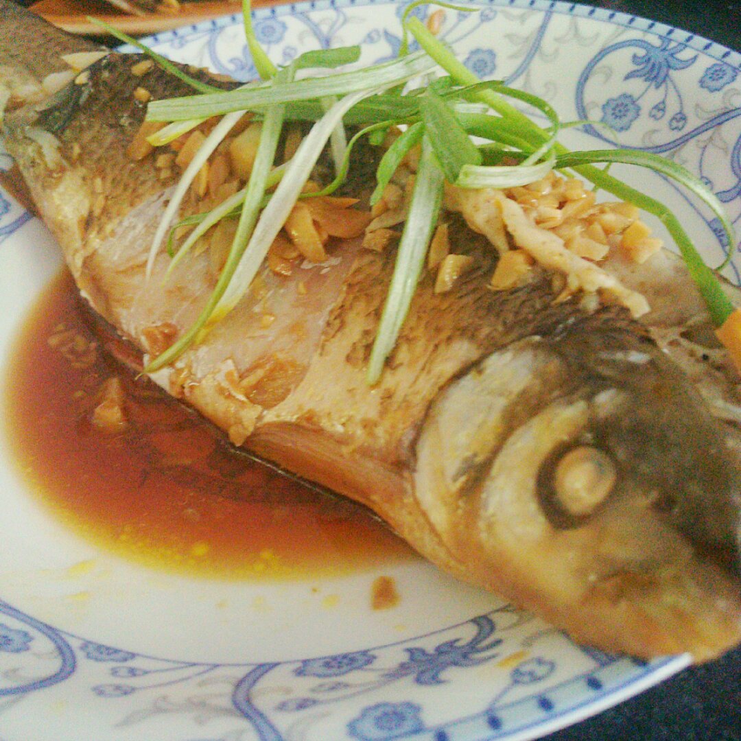 蒜蓉蒸鱼（绝对美味）