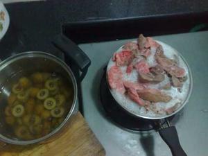 猪肺橄榄清肺汤的做法 步骤2