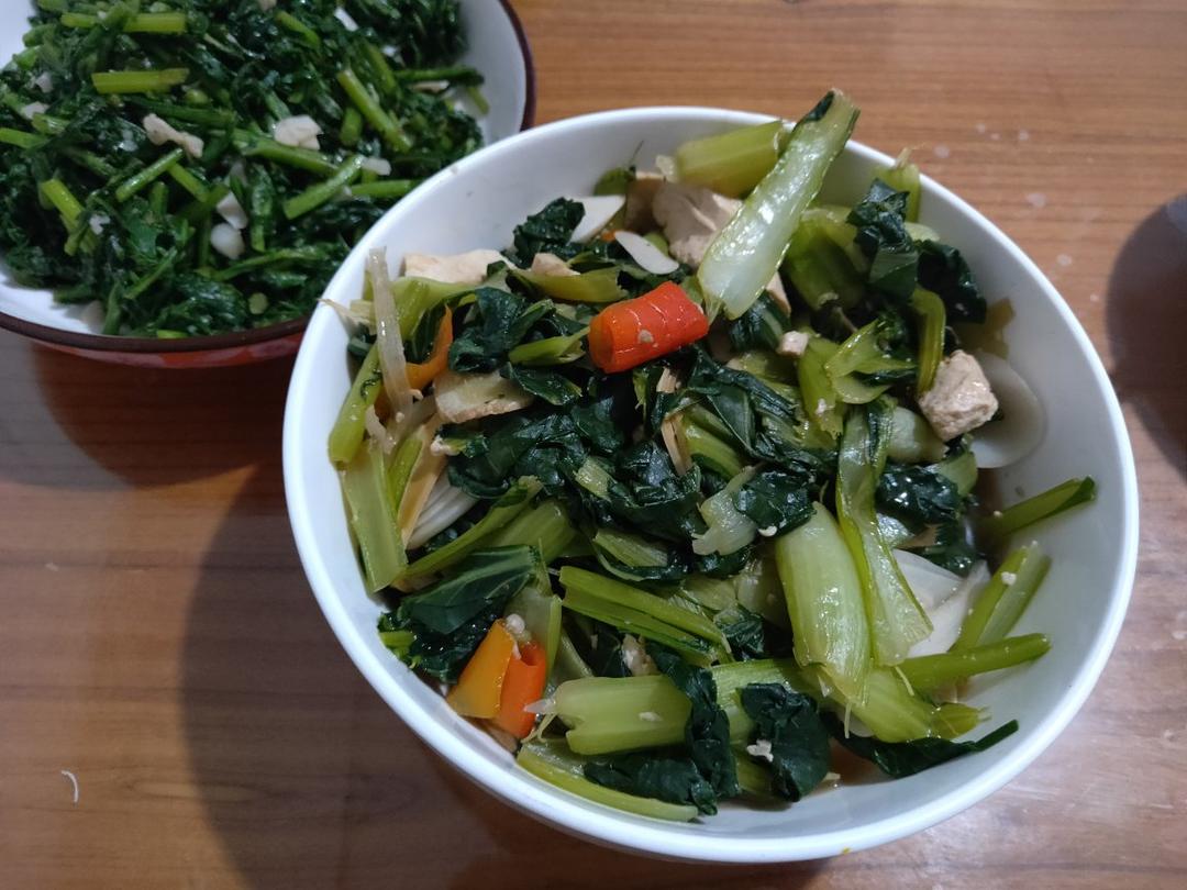 浇汁煎烧豆腐配小油菜