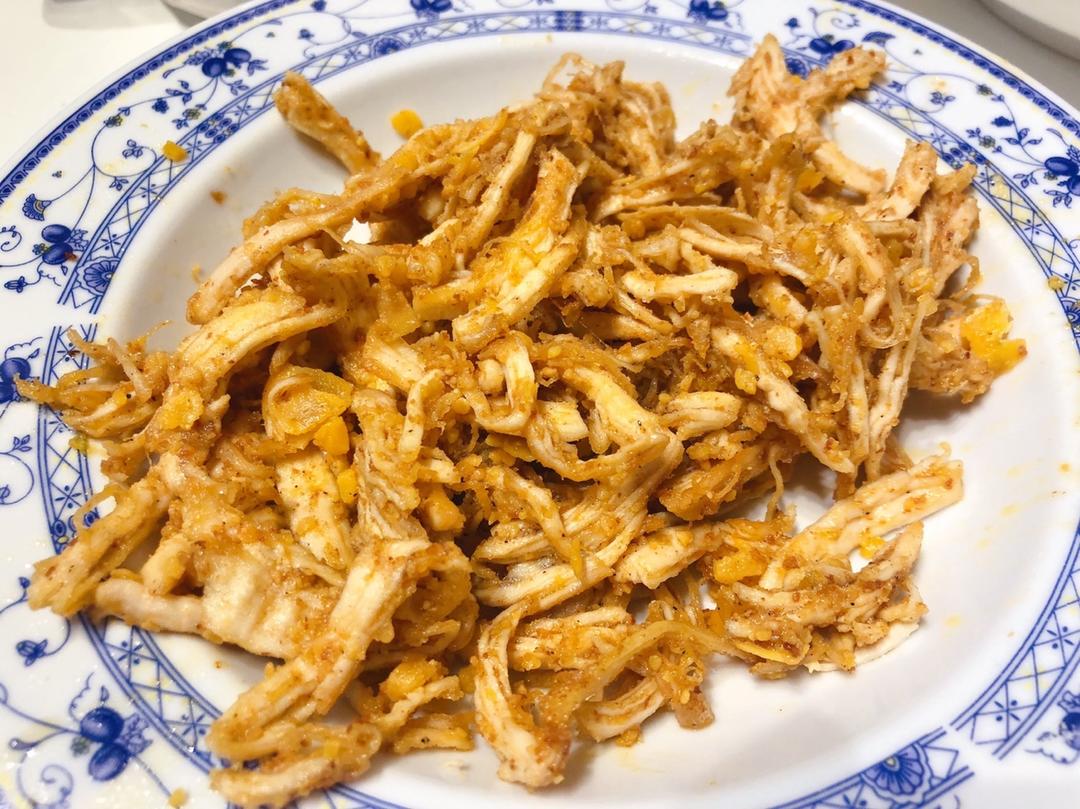 椒盐咸蛋黄手撕鸡胸肉