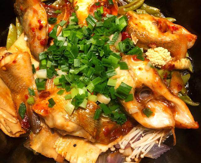 啫啫鲈鱼煲的做法