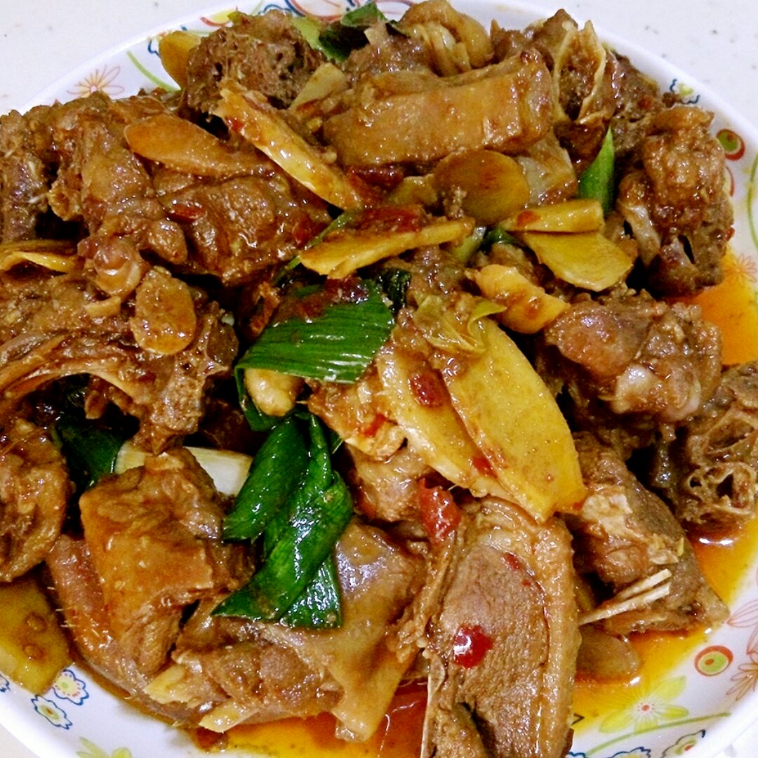 子姜焖鸭煲