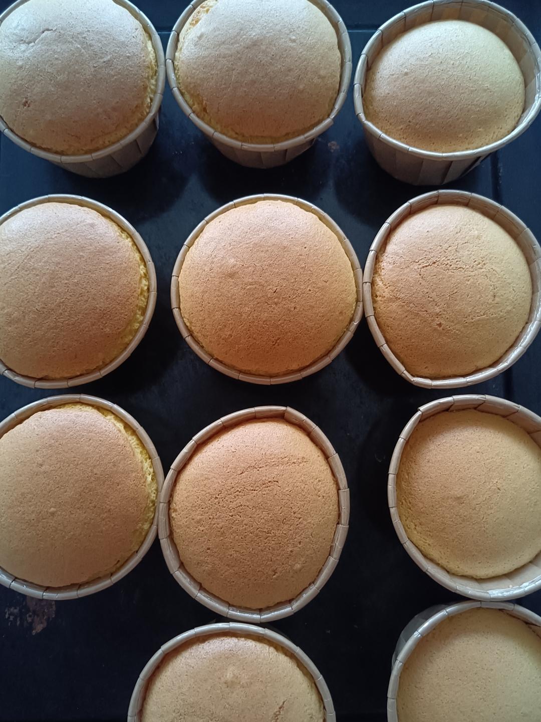 纸杯蛋糕，绝对不塌不裂，百分百成功四段式烘烤方法，不私藏无保留