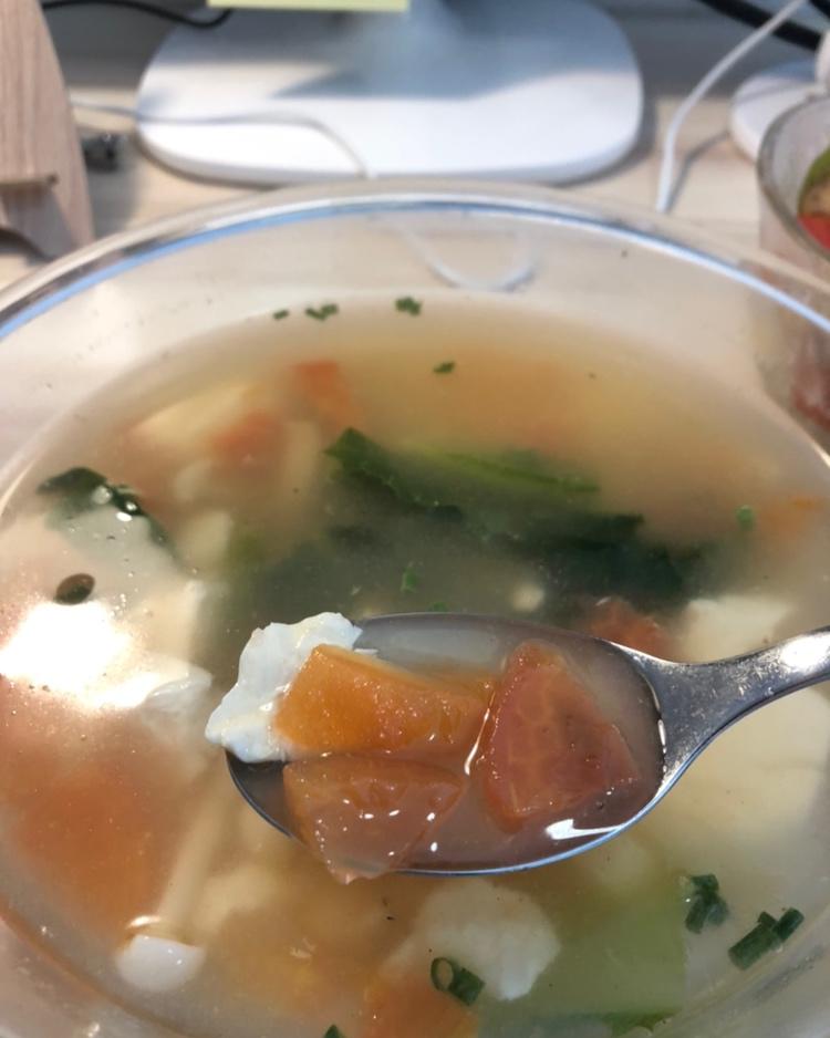 鲜掉眉毛的菌菇豆腐汤