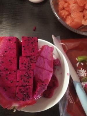 火龙果西瓜酸奶沙拉的做法 步骤4