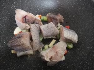 明太鱼炖土豆的做法 步骤3