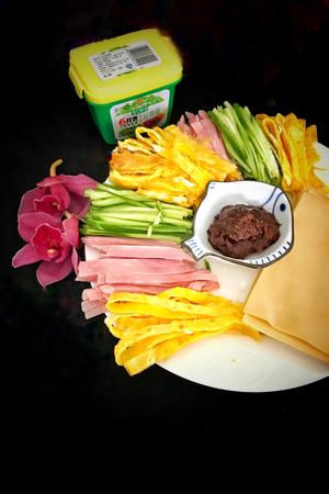 豆皮蔬菜卷--6月香葱伴侣版的做法 步骤2
