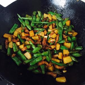 五花肉土豆豆角焖饭（电饭煲版）的做法 步骤5