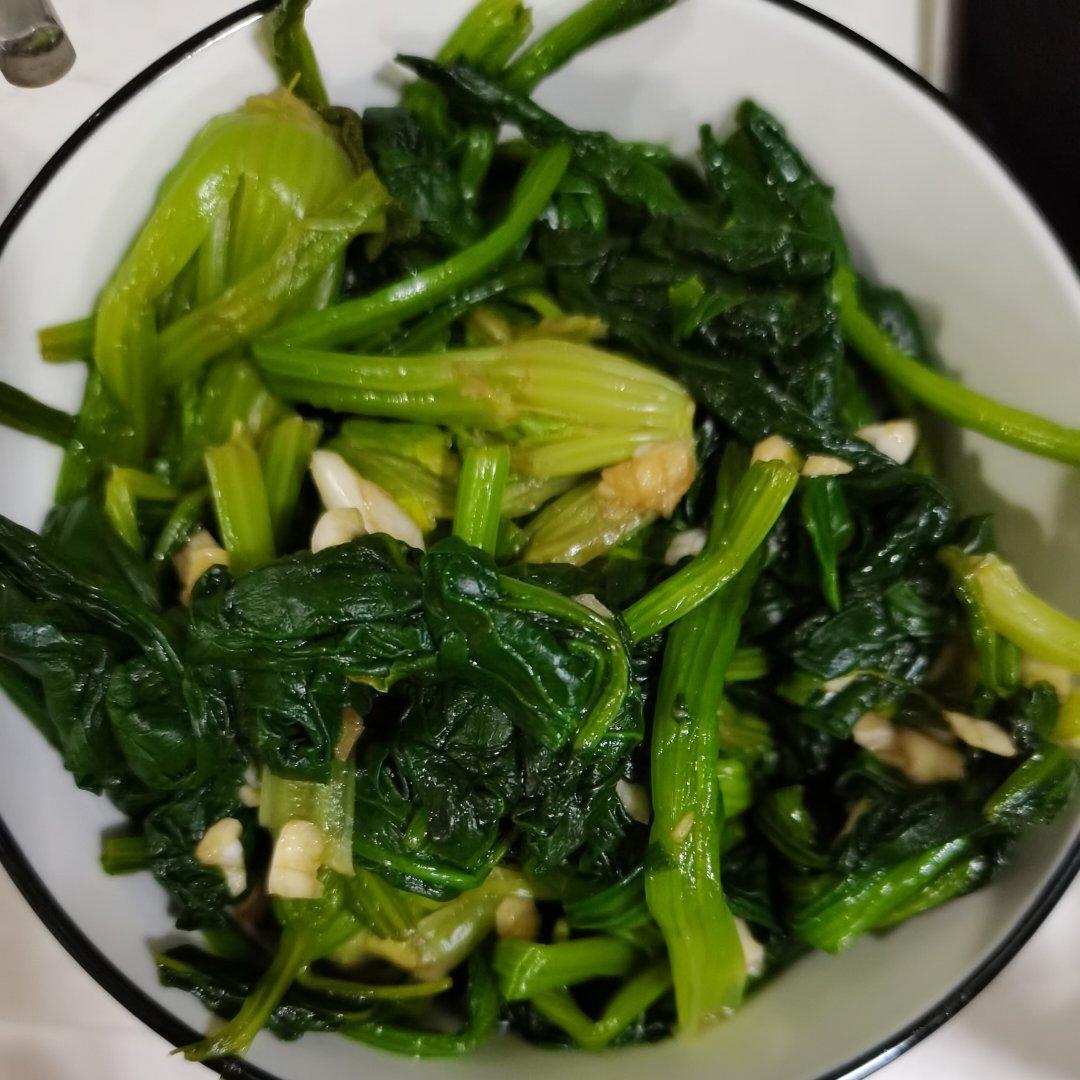 凉拌陈醋菠菜花生米（东北版）