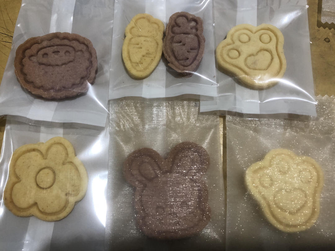 奶香味十足的果蔬卡通饼干