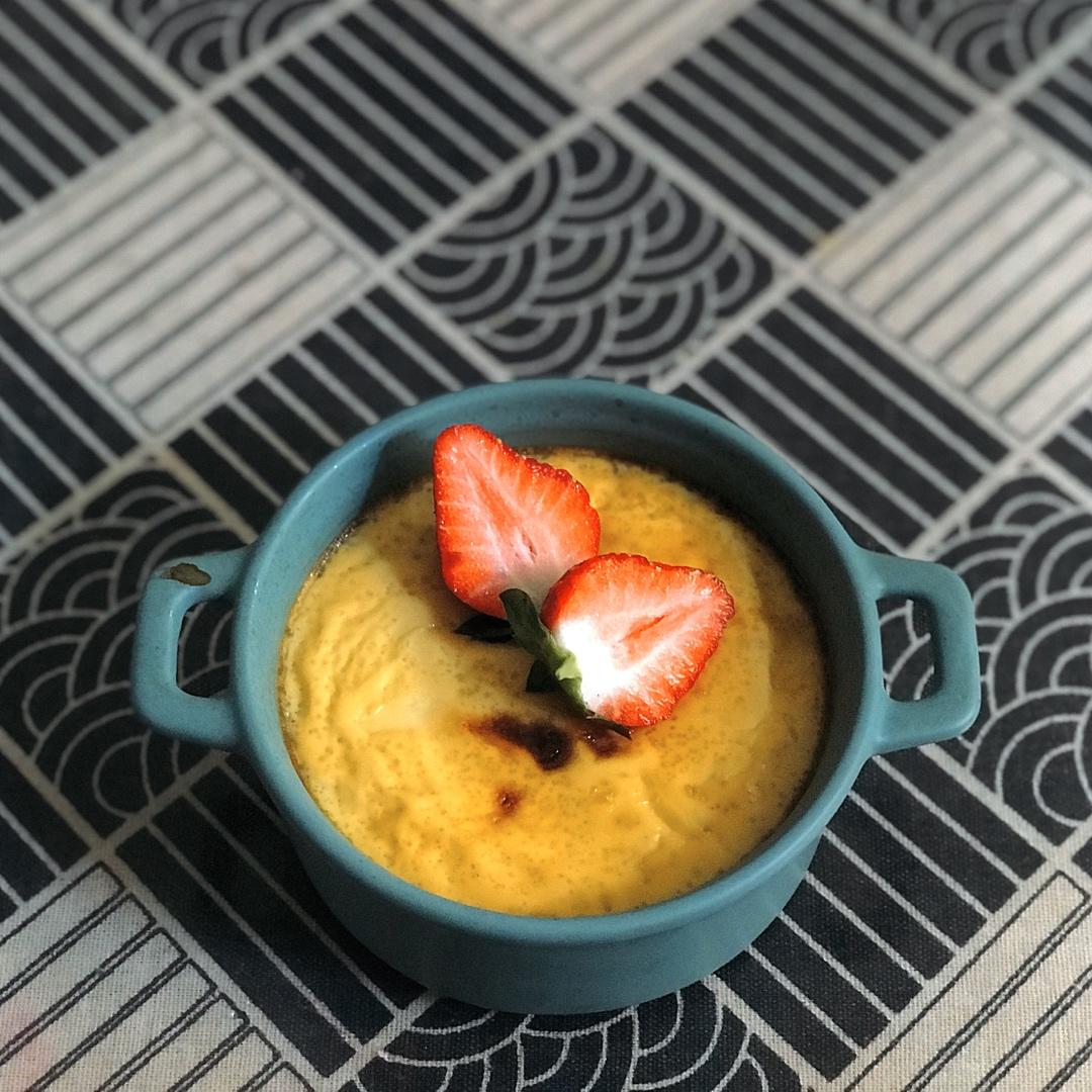 Crèmebrulée。法式烤布雷。焦糖布丁。