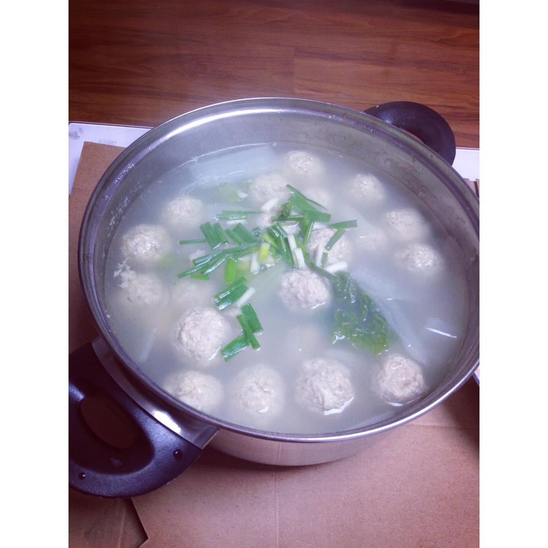 【10分钟系列】白萝卜豆腐圆子汤