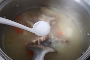 土豆胡萝卜牛尾汤的做法 步骤6