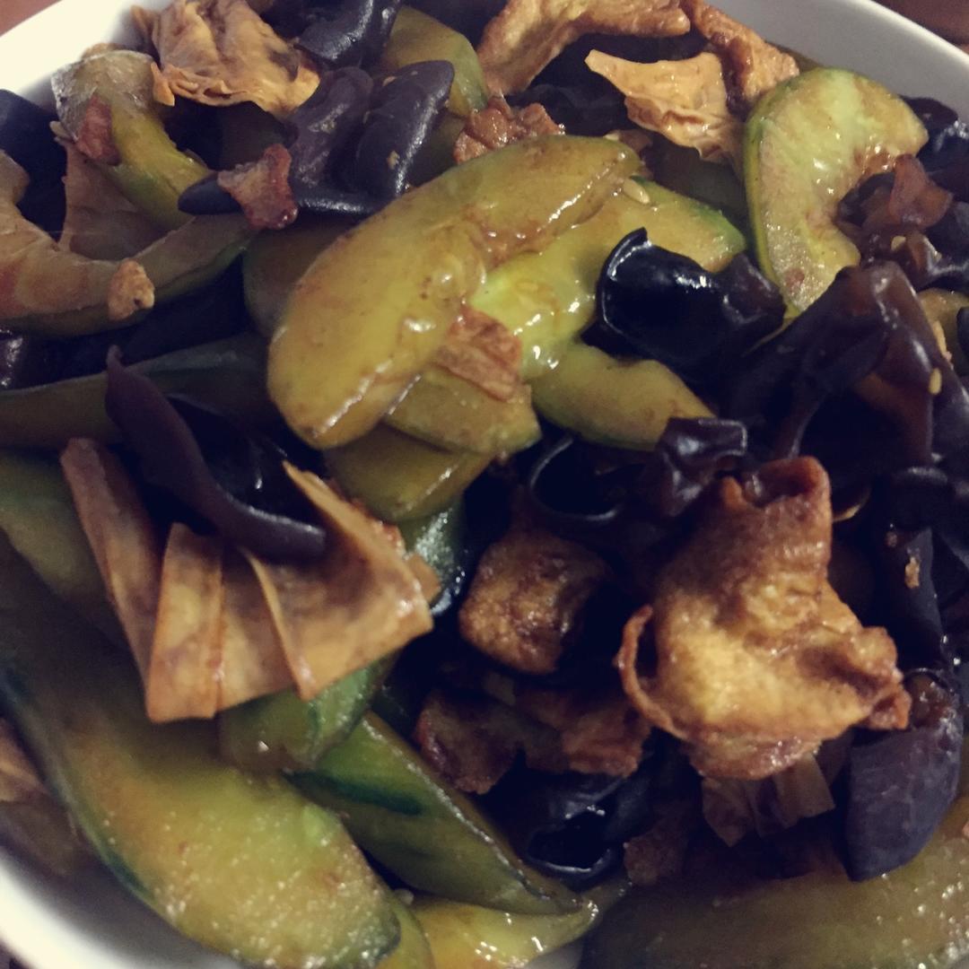 腐竹木耳黄瓜炒