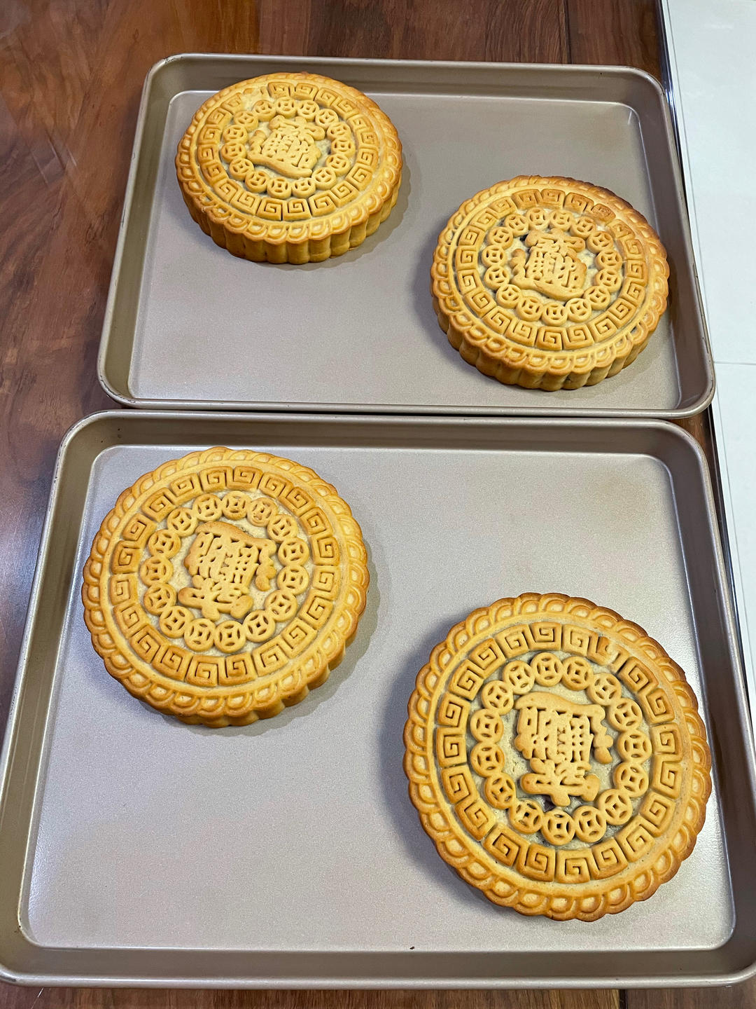 黑金大月饼