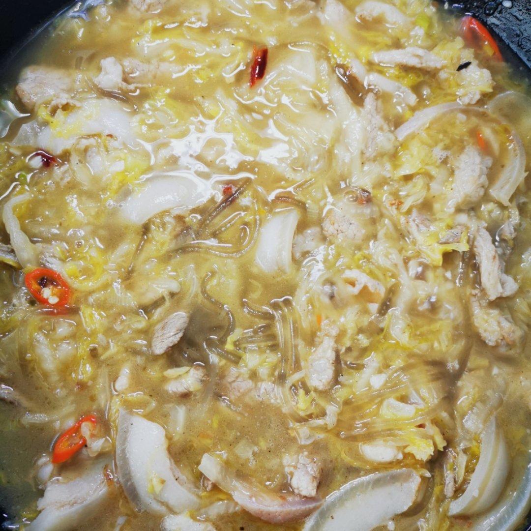 东北酸菜炖白肉