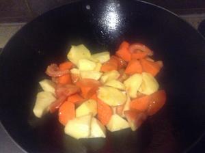番茄土豆胡萝卜炖牛肉的做法 步骤8