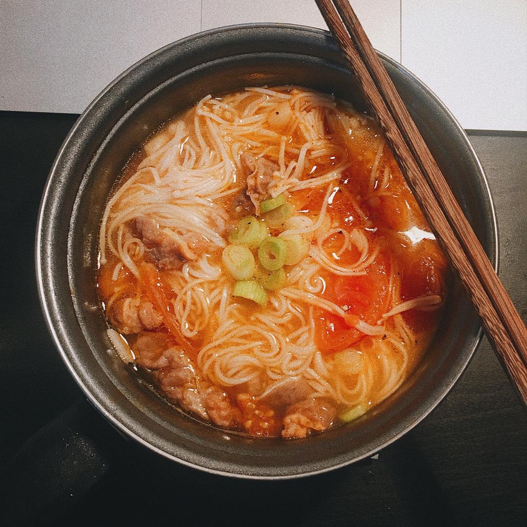 金针菇肥牛番茄锅