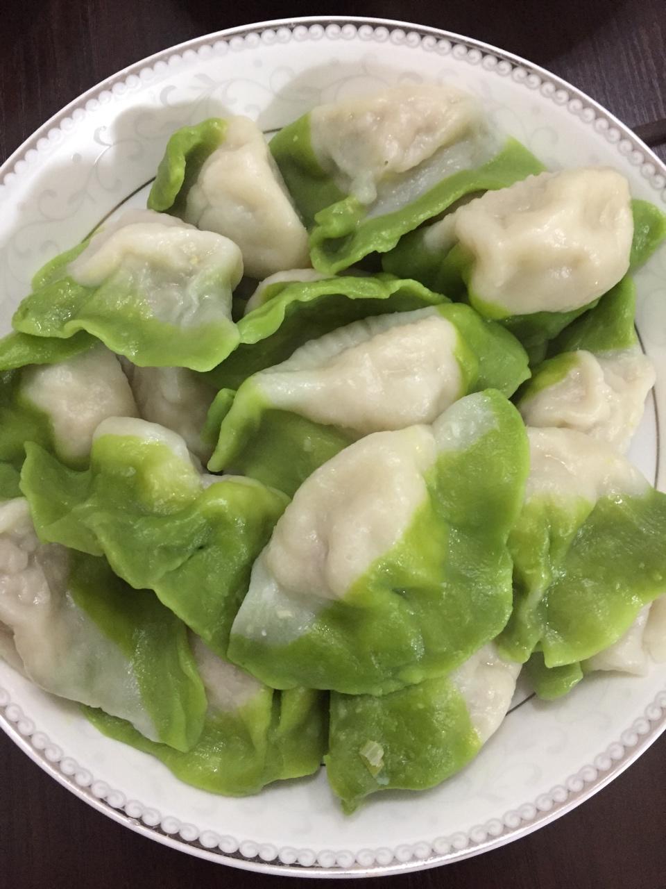 饺子 白菜水饺 熙熙尕宝做的白菜水饺 赞 菠菜叶,猪肉馅儿