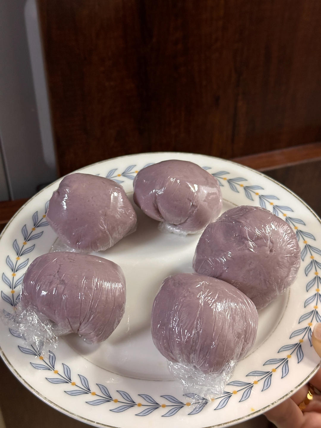 一口封神的芋泥奶酪球