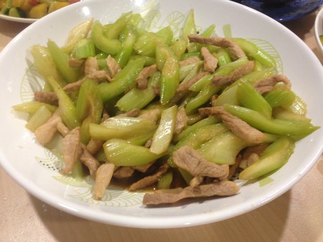 芹菜炒肉