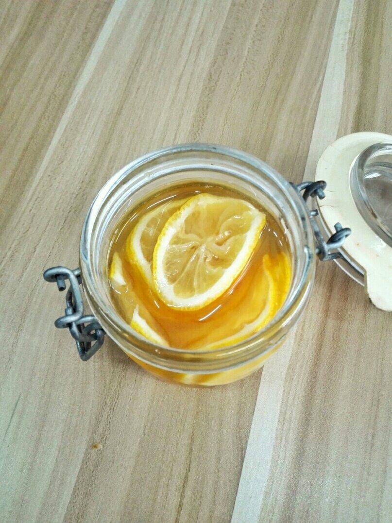 用心下厨的小芸芸做的蜂蜜腌柠檬