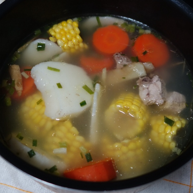 胡萝卜玉米排骨汤