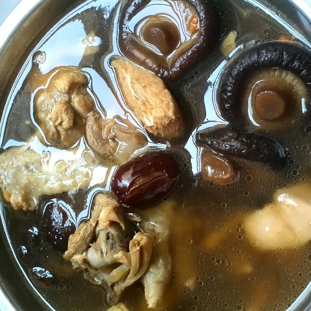 s喵喵做的香菇炖鸡汤