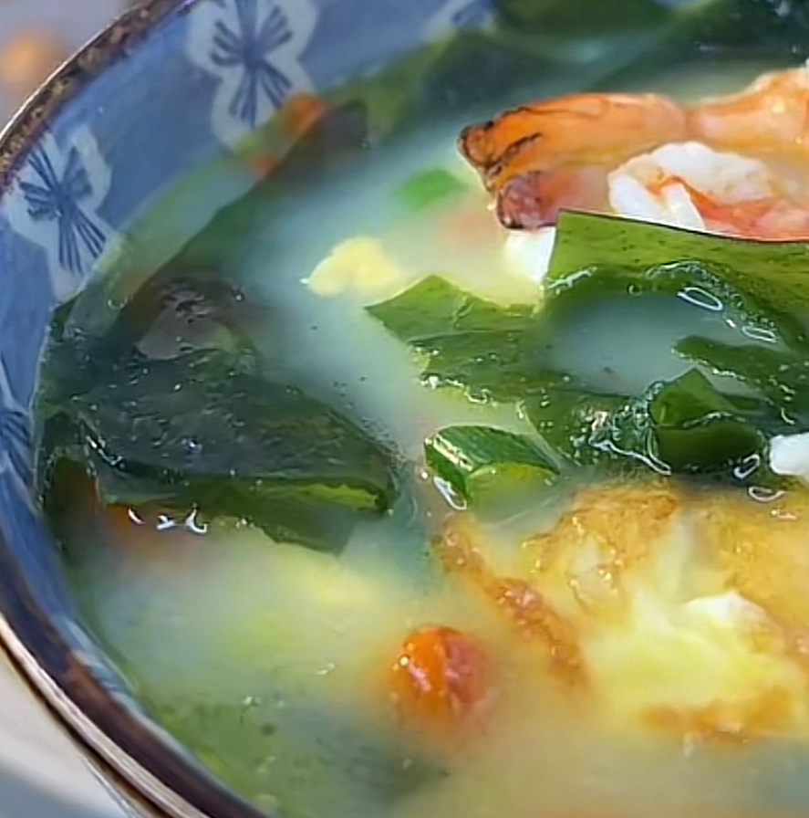 鸡蛋豆腐裙带菜汤