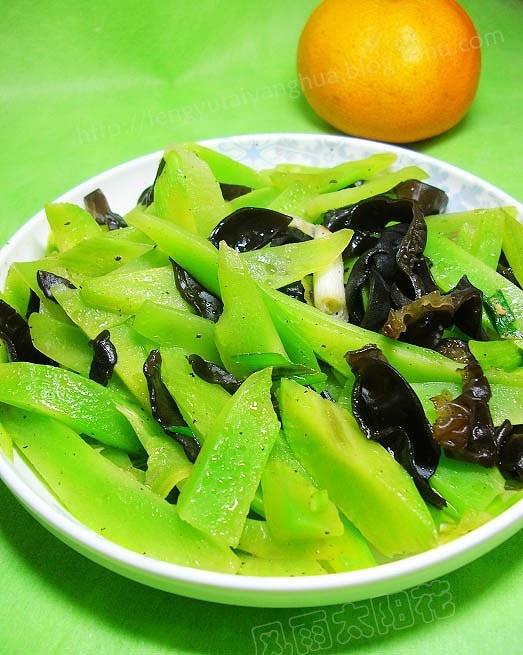 【莴笋炒木耳的做法步骤图,莴笋炒木耳怎么做好吃】风雨太阳花_下厨房