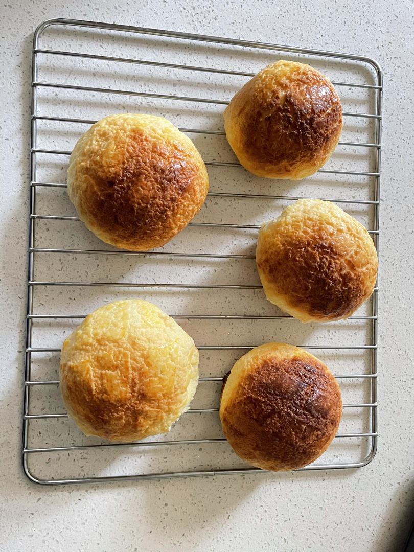 好吃到炸裂的港式菠萝包（附带制作酥皮的小视频）