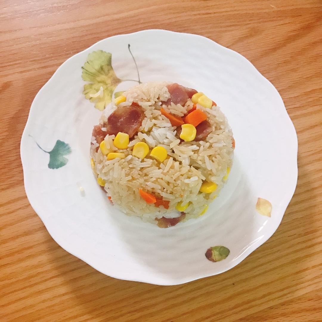 超快手的电饭锅腊肠焖饭