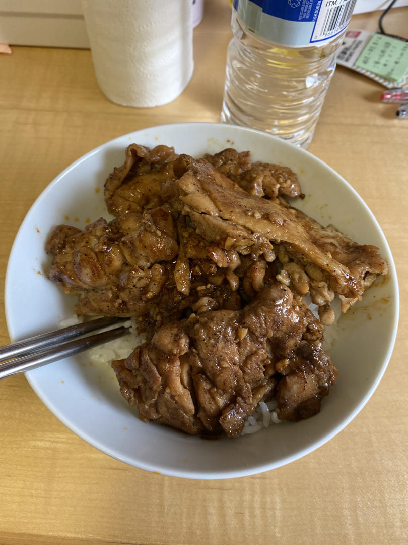 简单易做的香煎黑椒鸡排 柠檬鸡腿肉做法